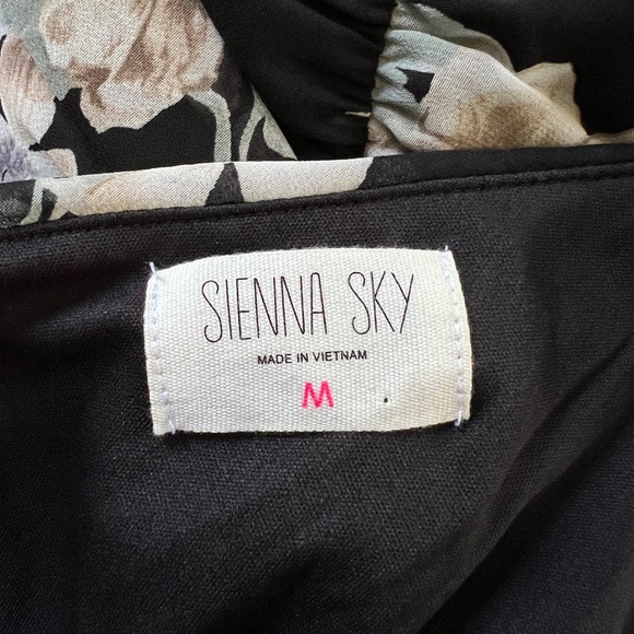 Sienna Sky maxi dress - Picture 6 of 7